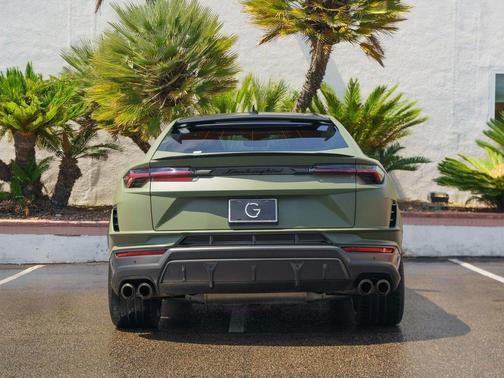 2023 Lamborghini Urus Performante