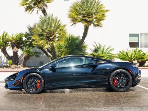 2025 McLaren Artura 