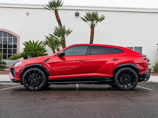 2024 Lamborghini Urus S