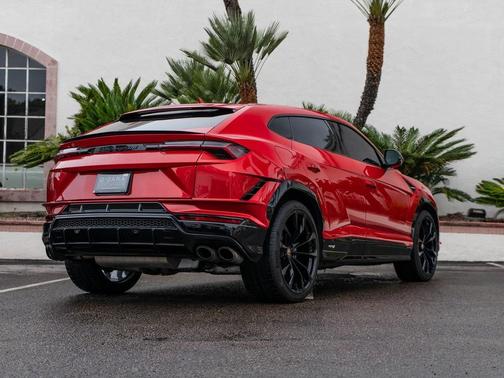 2024 Lamborghini Urus S