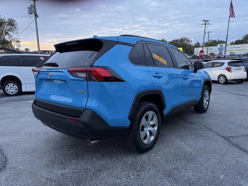 2021 Toyota RAV4 LE