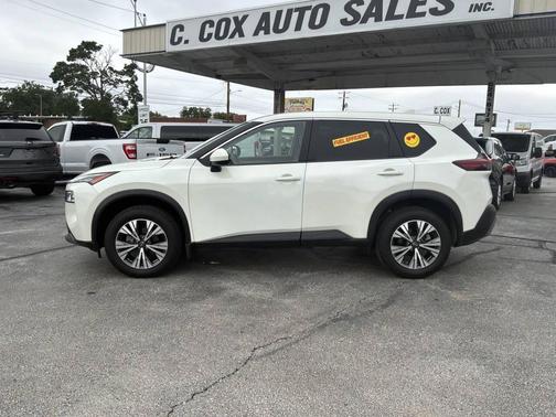 Pearl White Tricoat 2023 Nissan Rogue SV