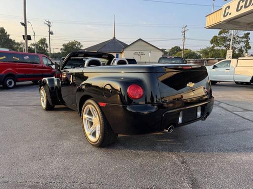 2004 Chevrolet SSR LS 2dr Regular Cab Convertible Rwd SB