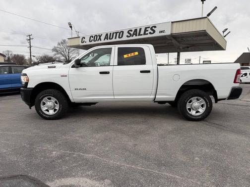2022 RAM 2500 Tradesman Crew Cab 4x4 6'4' Box