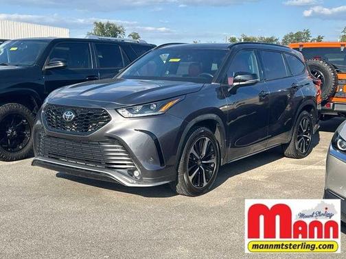 Magnetic Gray Metallic 2022 Toyota Highlander XSE