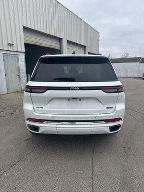 2022 Jeep Grand Cherokee 4xe Overland
