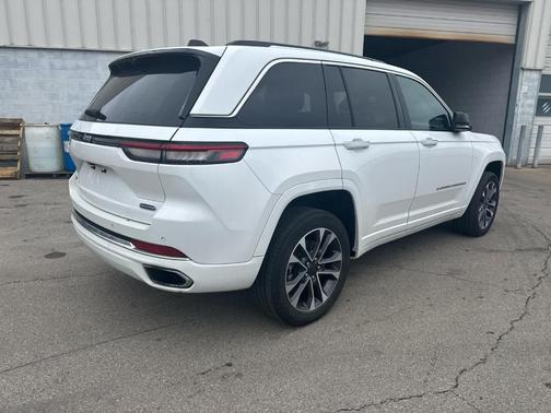 2022 Jeep Grand Cherokee 4xe Overland
