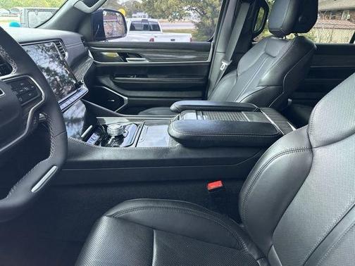 Diamond Black 2022 Jeep Wagoneer Series II