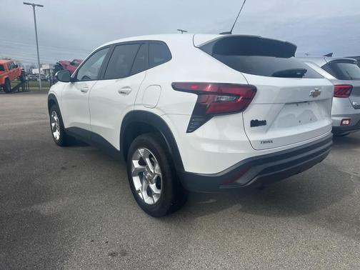 2025 Chevrolet Trax LS