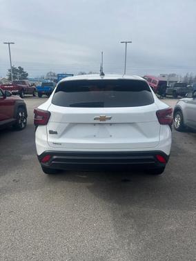 2025 Chevrolet Trax LS