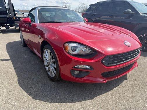Rosso 2017 FIAT 124 Spider Lusso
