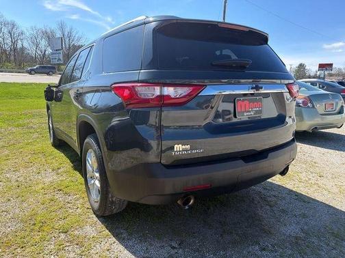 Graphite Metallic 2020 Chevrolet Traverse LT Cloth