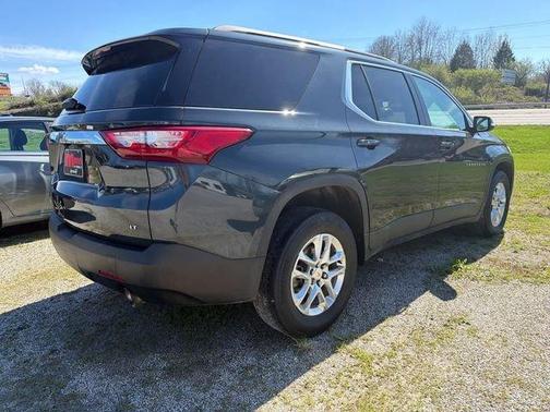 Graphite Metallic 2020 Chevrolet Traverse LT Cloth