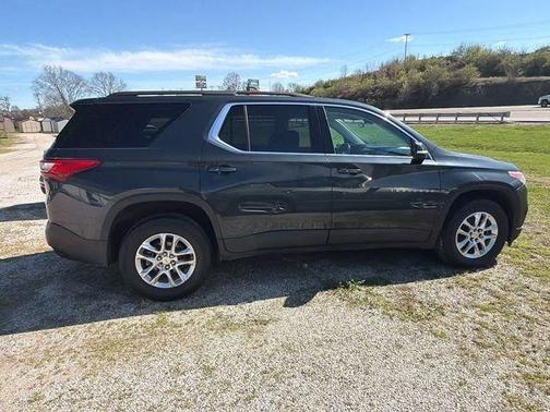 Graphite Metallic 2020 Chevrolet Traverse LT Cloth
