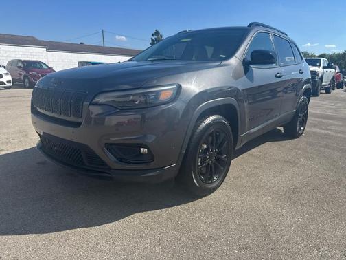 2023 Jeep Cherokee Altitude Lux