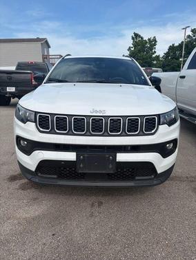 Bright White Clearcoat 2024 Jeep Compass Latitude