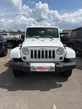 Bright White Clearcoat 2013 Jeep Wrangler Sahara