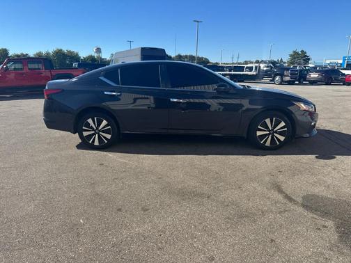 2022 Nissan Altima 2.5 SV