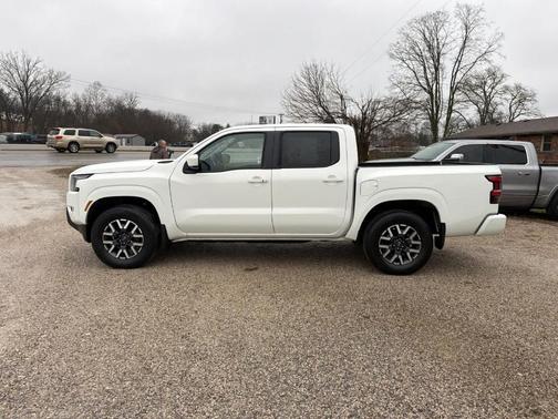 2023 Nissan Frontier SV