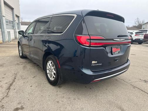 2023 Chrysler Pacifica Touring-L