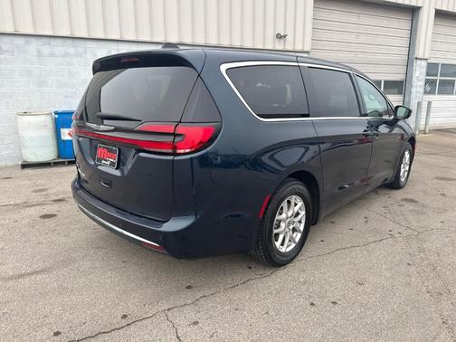 2023 Chrysler Pacifica Touring-L