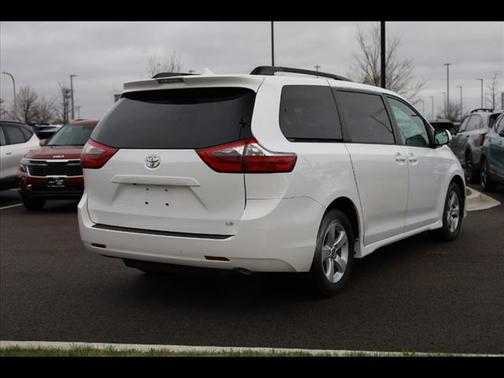 2020 Toyota Sienna LE