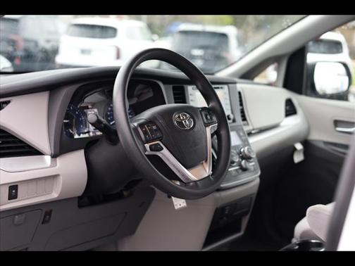 2020 Toyota Sienna LE