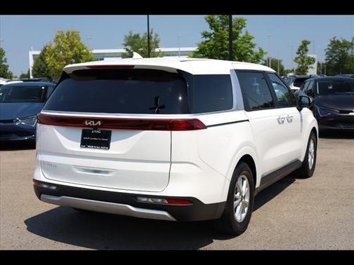 2024 Kia Carnival LX