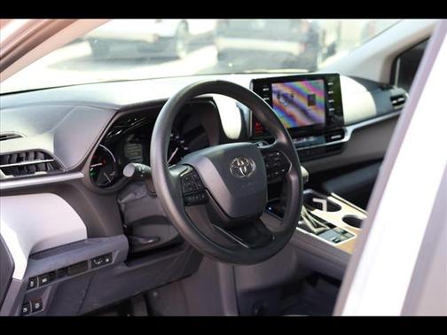 2023 Toyota Sienna LE