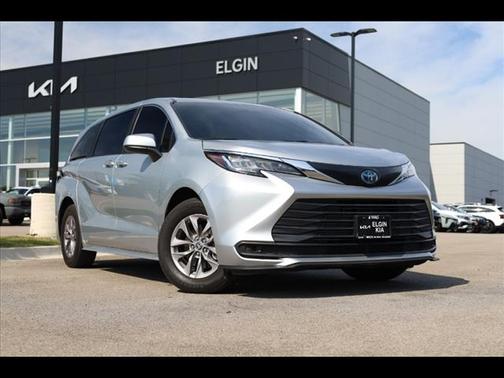 2023 Toyota Sienna LE