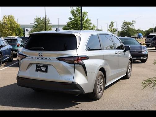 2023 Toyota Sienna LE