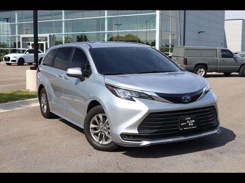 2023 Toyota Sienna LE