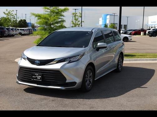 2023 Toyota Sienna LE