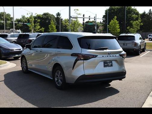 2023 Toyota Sienna LE