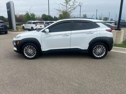 Chalk White 2021 Hyundai KONA SEL