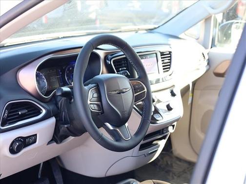 2024 Chrysler Voyager LX