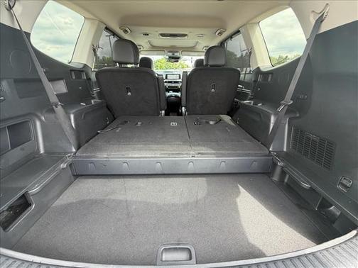 B 2022 Kia Telluride EX