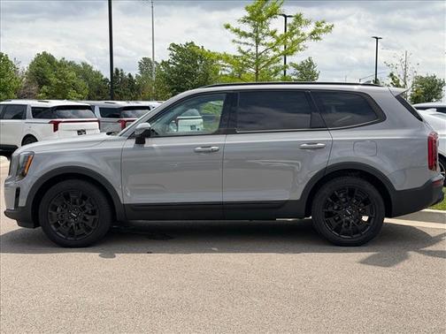B 2022 Kia Telluride EX