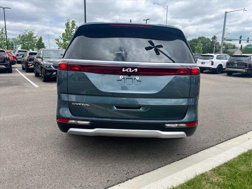 2024 Kia Carnival EX