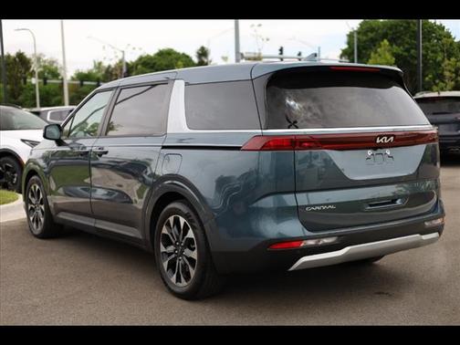 2024 Kia Carnival EX