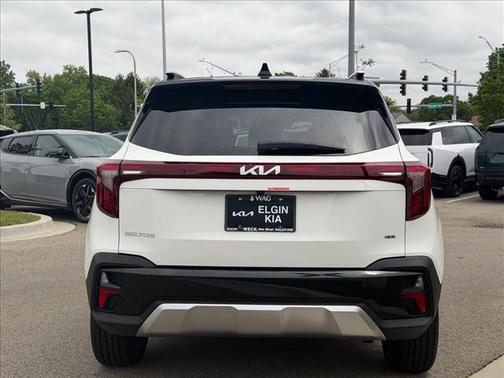 Clear White/Black Roof 2026 Kia Seltos S