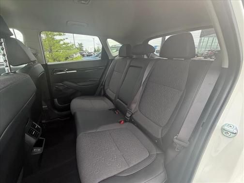Clear White/Black Roof 2026 Kia Seltos S