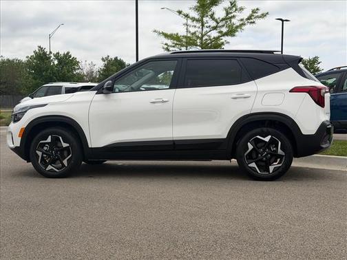 Clear White/Black Roof 2026 Kia Seltos S
