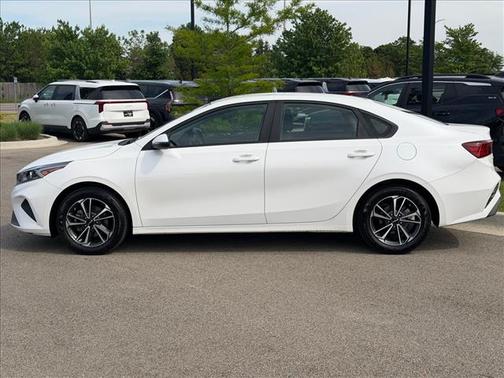 Snow White Pearl 2024 Kia Forte LXS