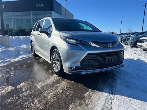 2021 Toyota Sienna XLE 8 Passenger