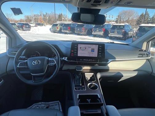 2021 Toyota Sienna XLE 8 Passenger