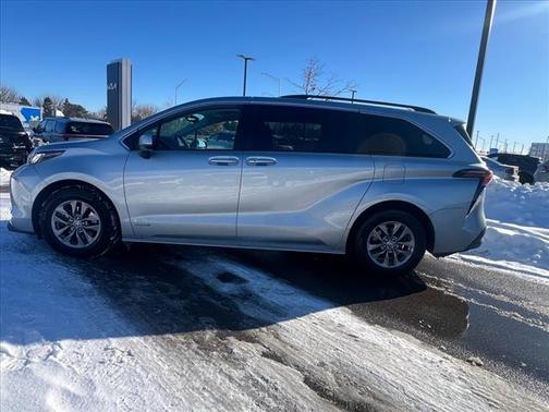 2021 Toyota Sienna XLE 8 Passenger