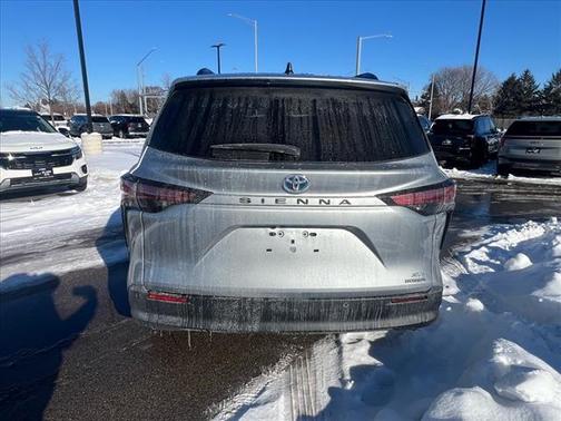 2021 Toyota Sienna XLE 8 Passenger
