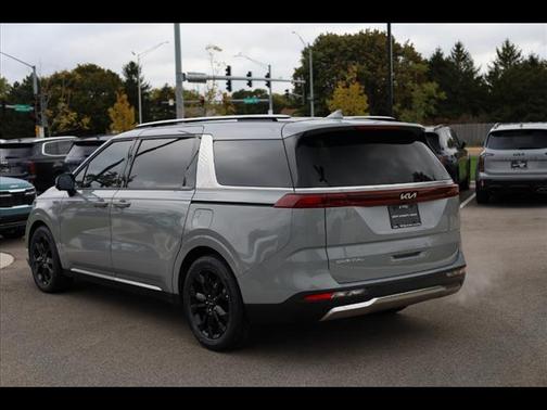 2024 Kia Carnival SX