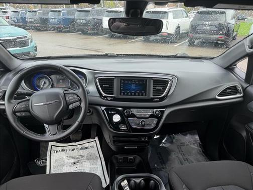 Brilliant Black Crystal Pearlcoat 2020 Chrysler Pacifica Touring